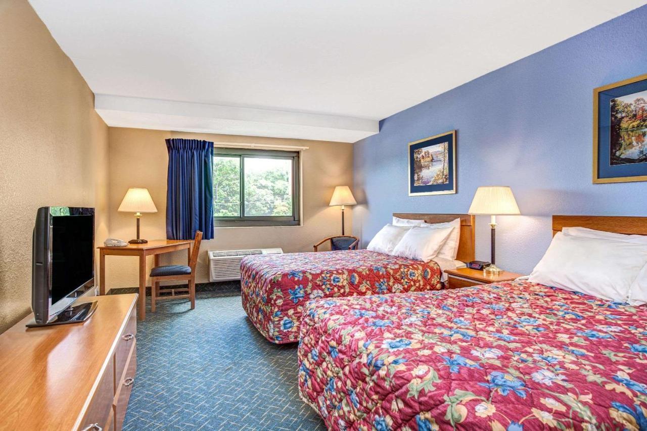 Hotel Super 8 By Wyndham Mahwah Exterior foto