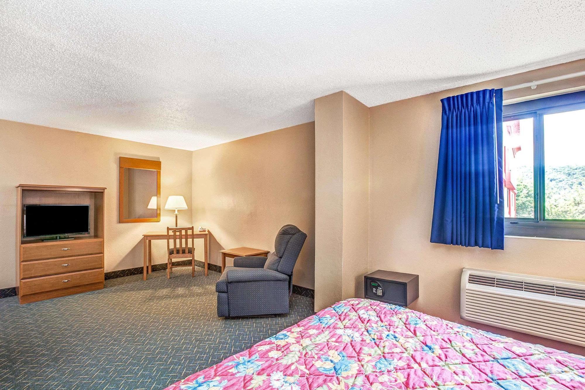 Hotel Super 8 By Wyndham Mahwah Exterior foto